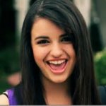 Rebecca Black Abandona Escola por Sofrer Bullyng Rebecca Black Abandona Escola por Sofrer Bullyng
