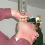 Homem Ganha Concurso de Maior Bêbado e Depois Falece Homem Ganha Concurso de Maior Bêbado e Depois Falece