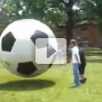 Bola de Futebol Gigante