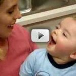 Veja a Reação de um Bebê Que Ouviu Pelo Primeira Vez aos 8 Meses