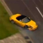 Bandido Destrói Porsche em Perseguição