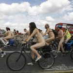 Ciclistas Nus Protestam nas Ruas de Londres