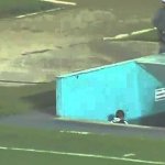 Jogador Escorrega pelas Escadas do Vestiário
