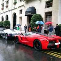 Magnata com Bugatti Veyron Faz Barbeiragem em Paris
