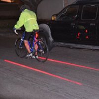 Lasers Projetam uma Ciclovia na Estrada
