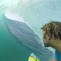Surfista Filma Cenas Maravilhosas Dentro da Onda