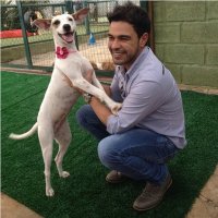 Zezé Di Camargo Salva a Vida de uma Cachorrinha Abandonada