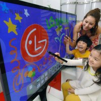 Tablet Gigante: Nova TV PenTouch Cria e Edita Imagens na Tela