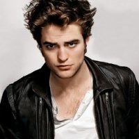 Pattinson: 'É Bizarro Ser Ídolo de Garotas de 13 Anos'