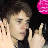 Justin Bieber Faz Gesto Obsceno para Fotógrafo