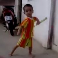 Uma Criança com Extinto de Bruce Lee