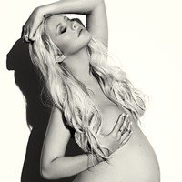 Christina Aguilera Posa Grávida Para Revista