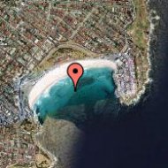 Google Earth Captura Surfistas com Tubarões em Volta