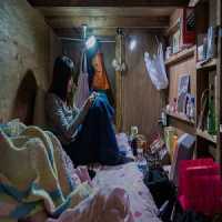 Retratos de Pessoas que Vivem em Hotéis com Minúsculos Quartos em Tóquio