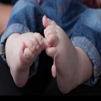 Menino Nasce com 12 Dedos nas Mãos e nos Pés, Deixando Médicos Perplexos