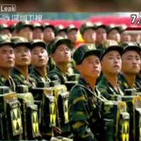 Homens-Bomba Nucleares Desfilam na Coréia do Norte