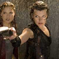 Milla Jovovich e Ali Larter em Resident Evil 6