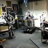 Robôs Formam Banda de Heavy Metal