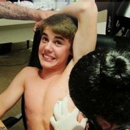 Justin Bieber Mostra Fotos de sua Nova Tatuagem
