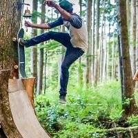 'Into The Thicket' - Andando de Skate em uma Floresta