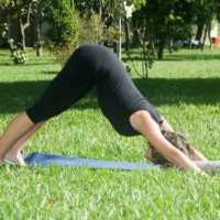 Posturas de Yoga Aliviam Dores da Menstruação