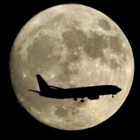 Aviões Sob a Lua