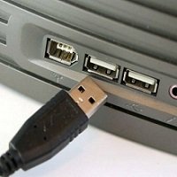 Conheça a 'Camisinha USB' que Protegerá Seu Smartphone
