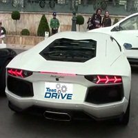Azar em um Test Drive com uma Lamborghini Aventador