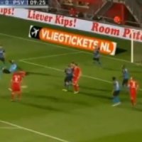 Zagueiro Brasileiro Faz Gol Bizarro na Holanda