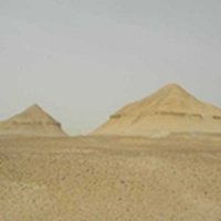 Deserto Revela Misteriosas Pirâmides
