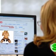 Internet Facilita o Acesso a Pornografia no Trabalho