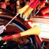 Torcedor Alemão Surra Policial com Vuvuzela