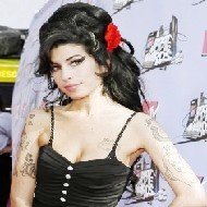 Amy Winehouse Ã© a Cantora que Mais Vendeu Ãlbuns nesta DÃ©cada na Inglaterra