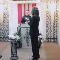 Igreja de las Vegas Celebra Casamento Entre um Homem e um Smartphone