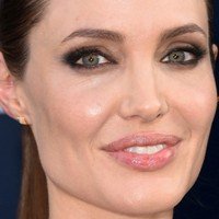 Rosto de Angelina Jolie Custa Mais de 50 Mil Reais Por Ano