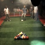 Budweiser Football: Sinuca Gigante com Bolas de Futebol