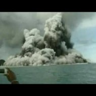 Vídeo de Vulcão Submarino Entrando em Erupção