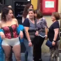 Por que um Grupo de Mulheres Saiu de Lingerie Pelas Ruas de Madri